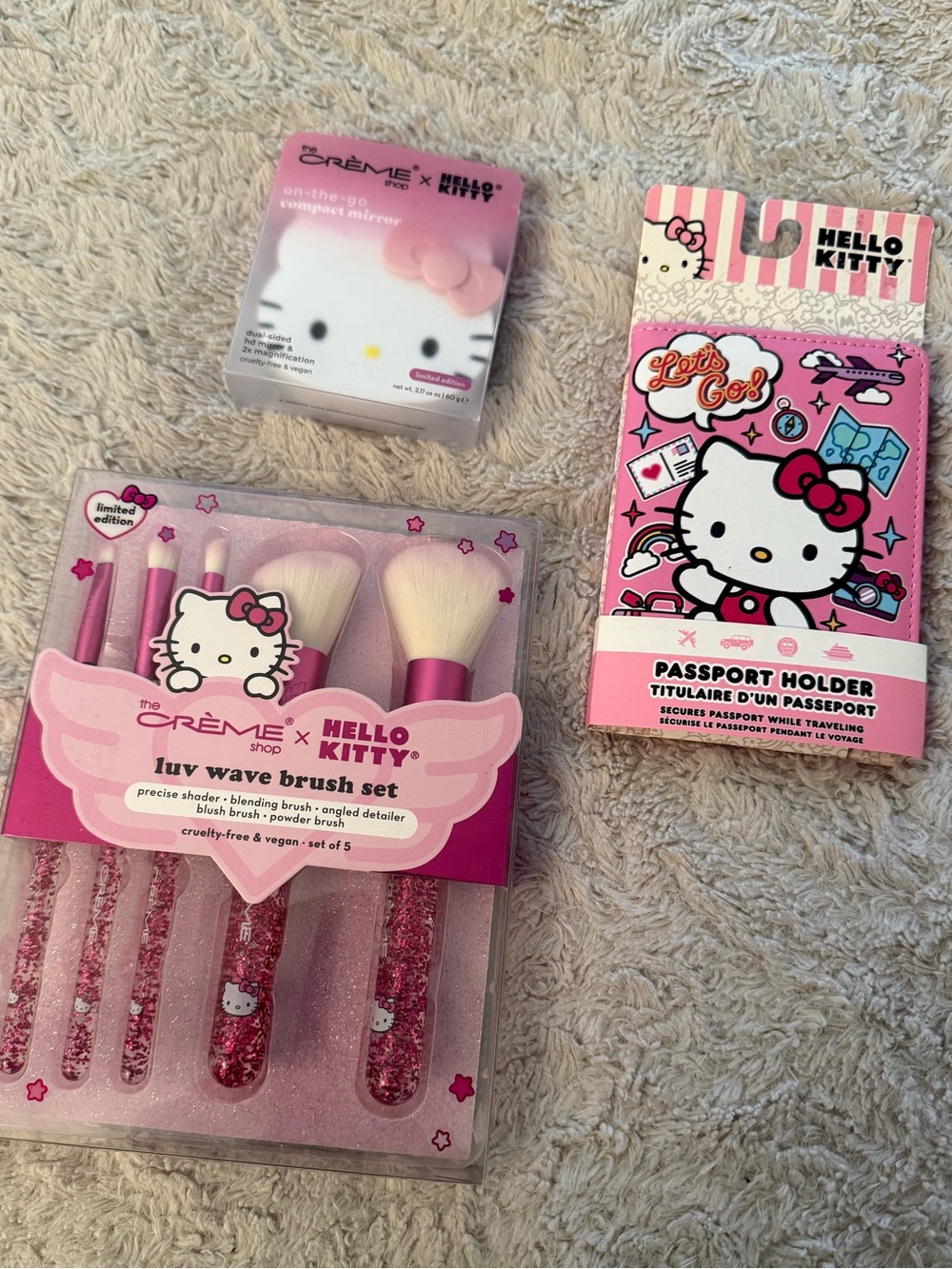 Hello kitty cutie bundle 🩷 crème shop makeup brushes / passport holder / compact